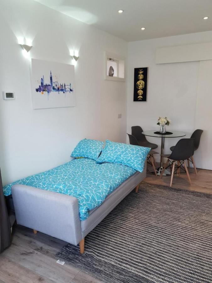 Апартаменти Star London Brent Street Cosy 1-Bed Hideaway Гендон Екстер'єр фото