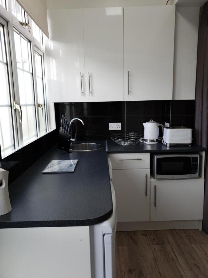 Апартаменти Star London Brent Street Cosy 1-Bed Hideaway Гендон Екстер'єр фото